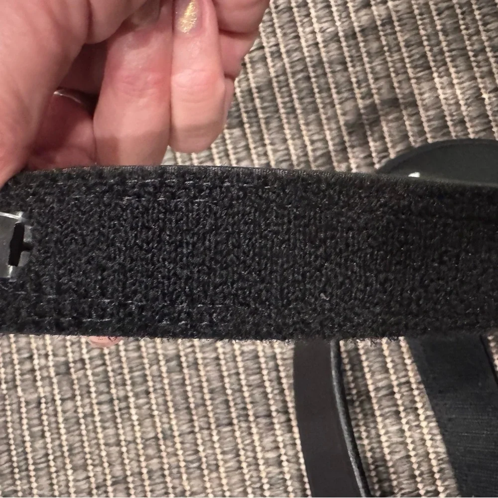 Duluth Trading Co Black Buckle-less Belt
